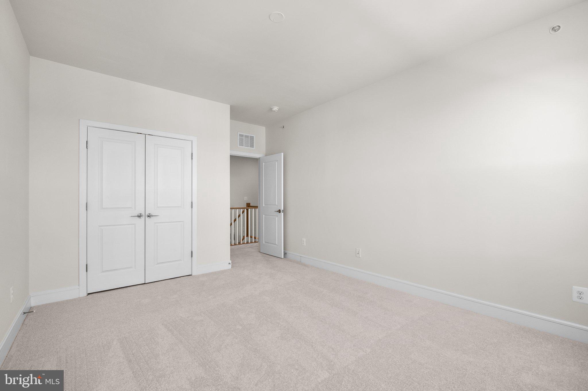 43328 Farringdon Sq