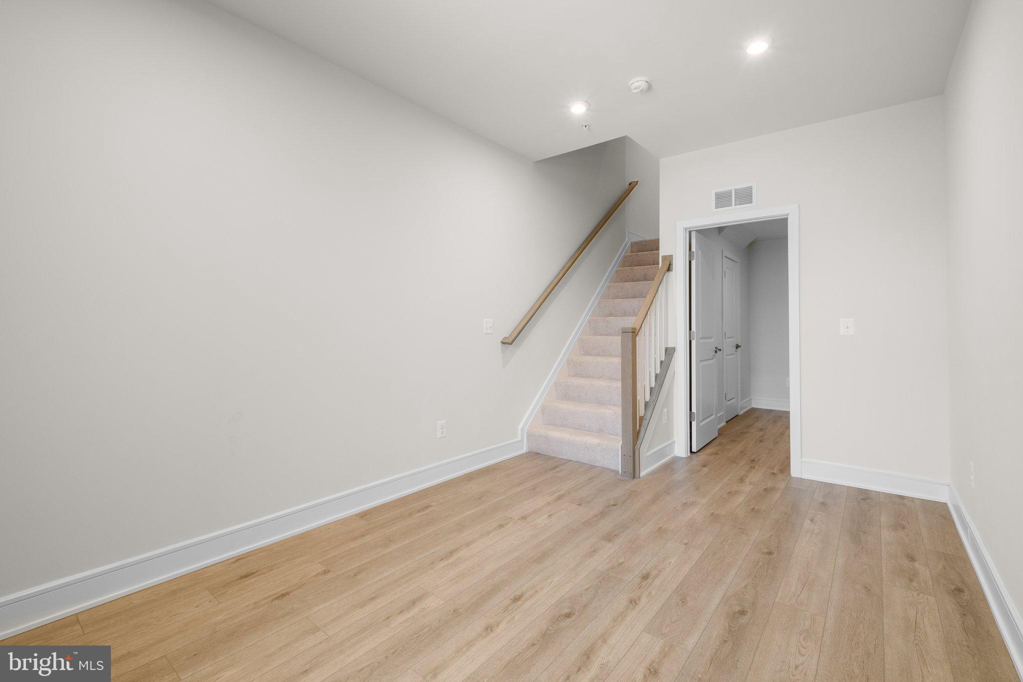43328 Farringdon Sq