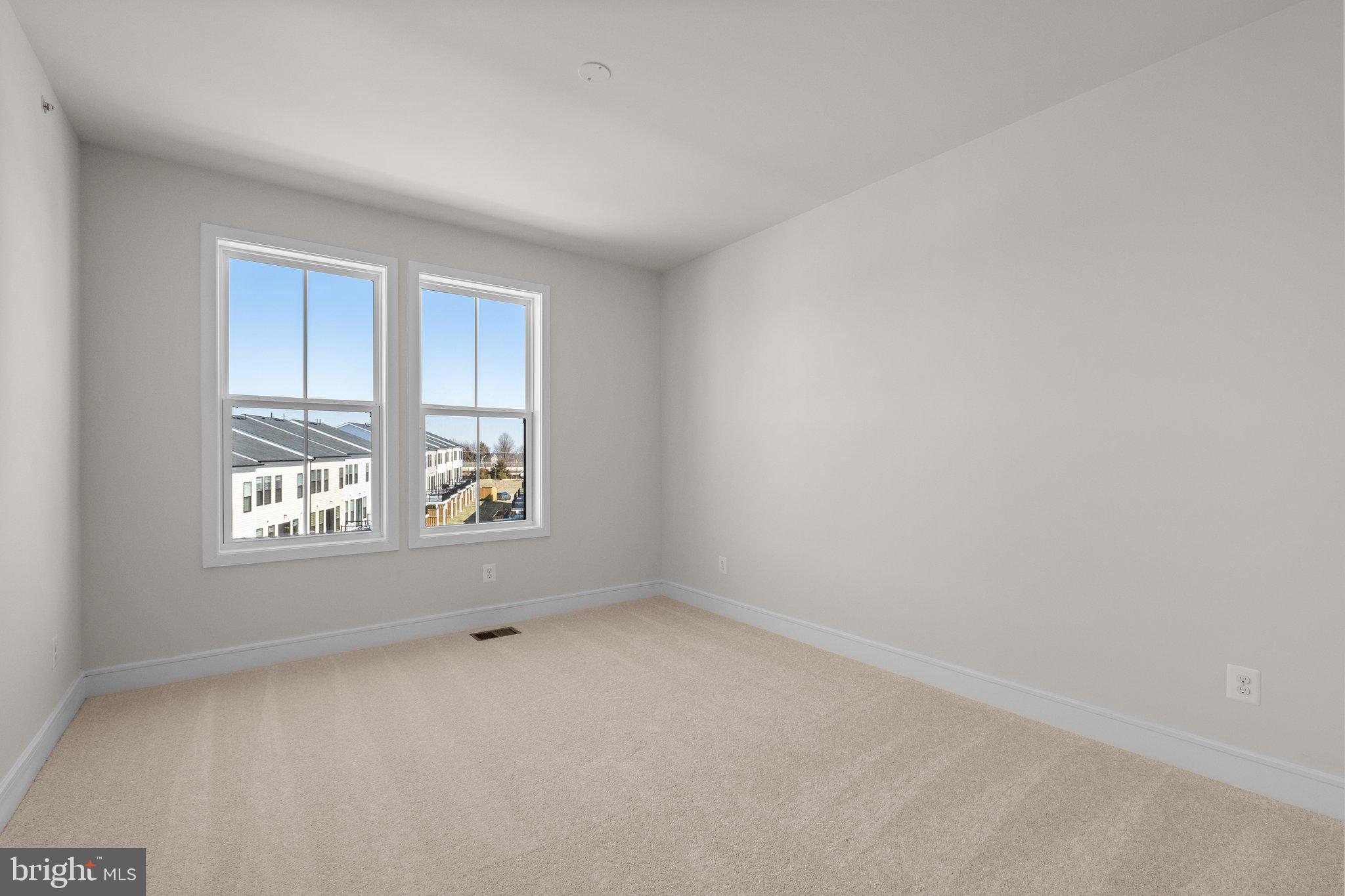 43324 Farringdon Sq