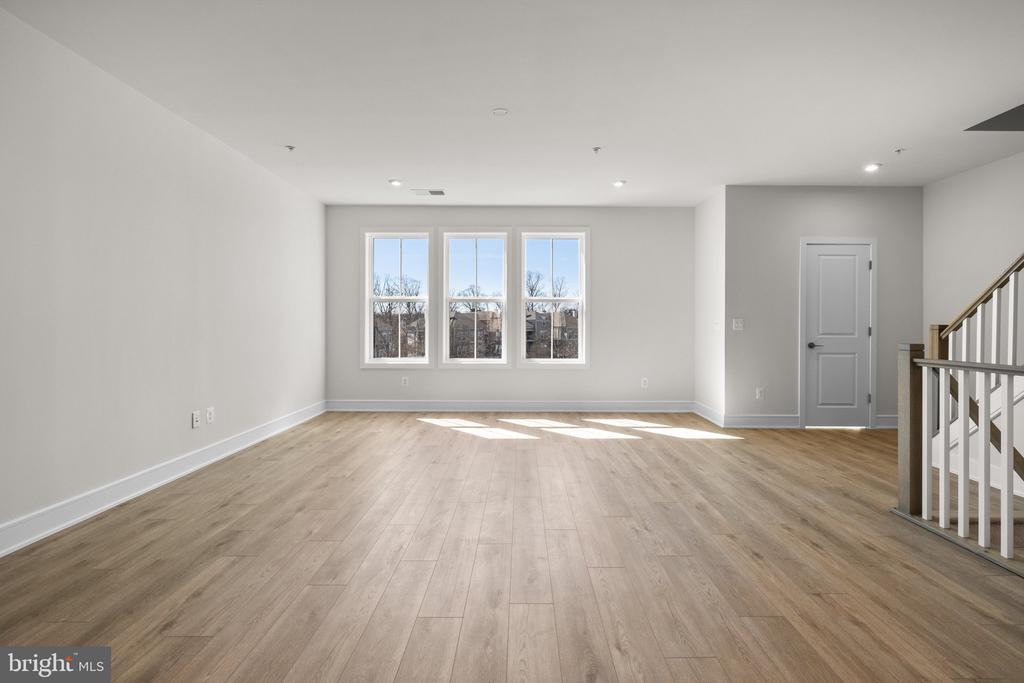 43324 Farringdon Sq