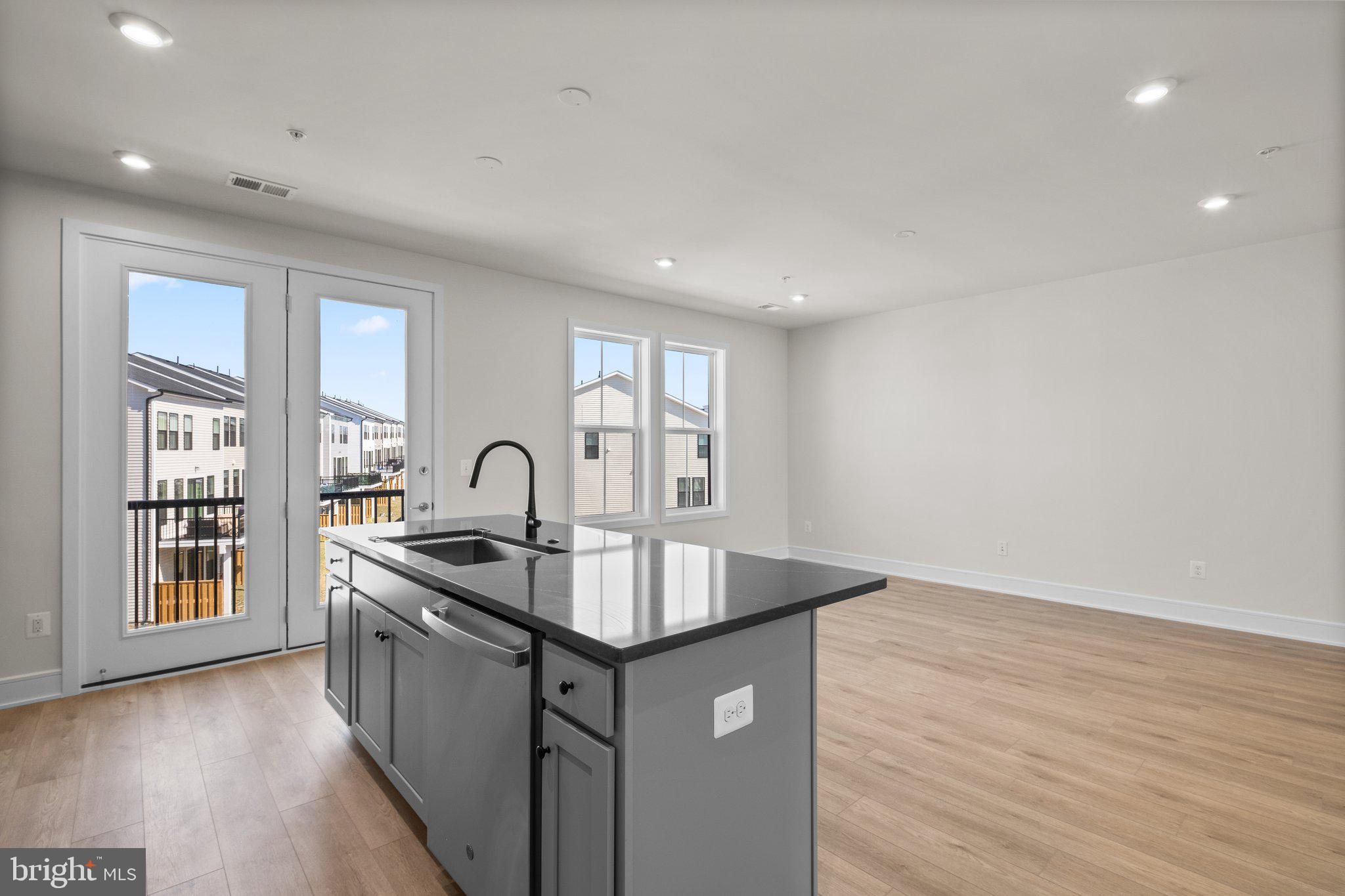 43324 Farringdon Sq