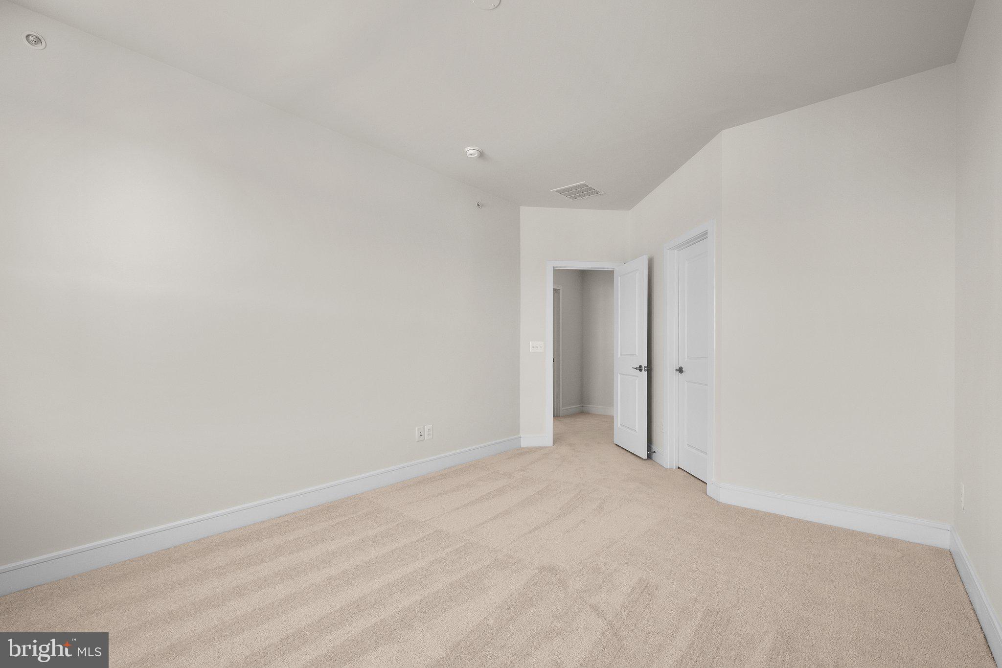 43324 Farringdon Sq