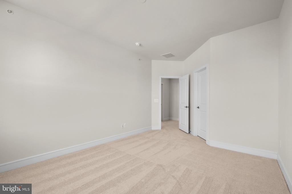 43324 Farringdon Sq