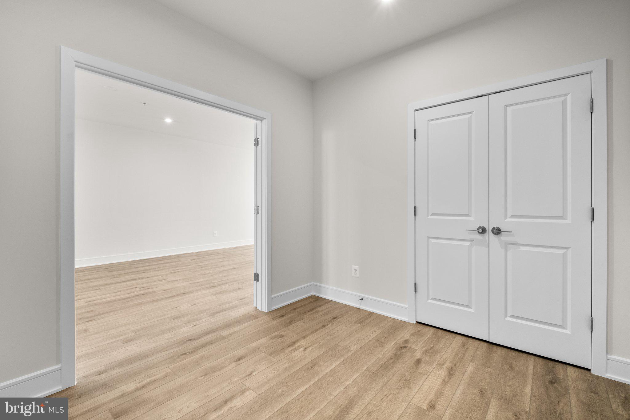 43324 Farringdon Sq