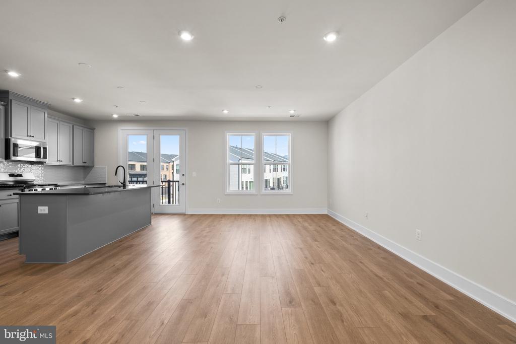 43324 Farringdon Sq