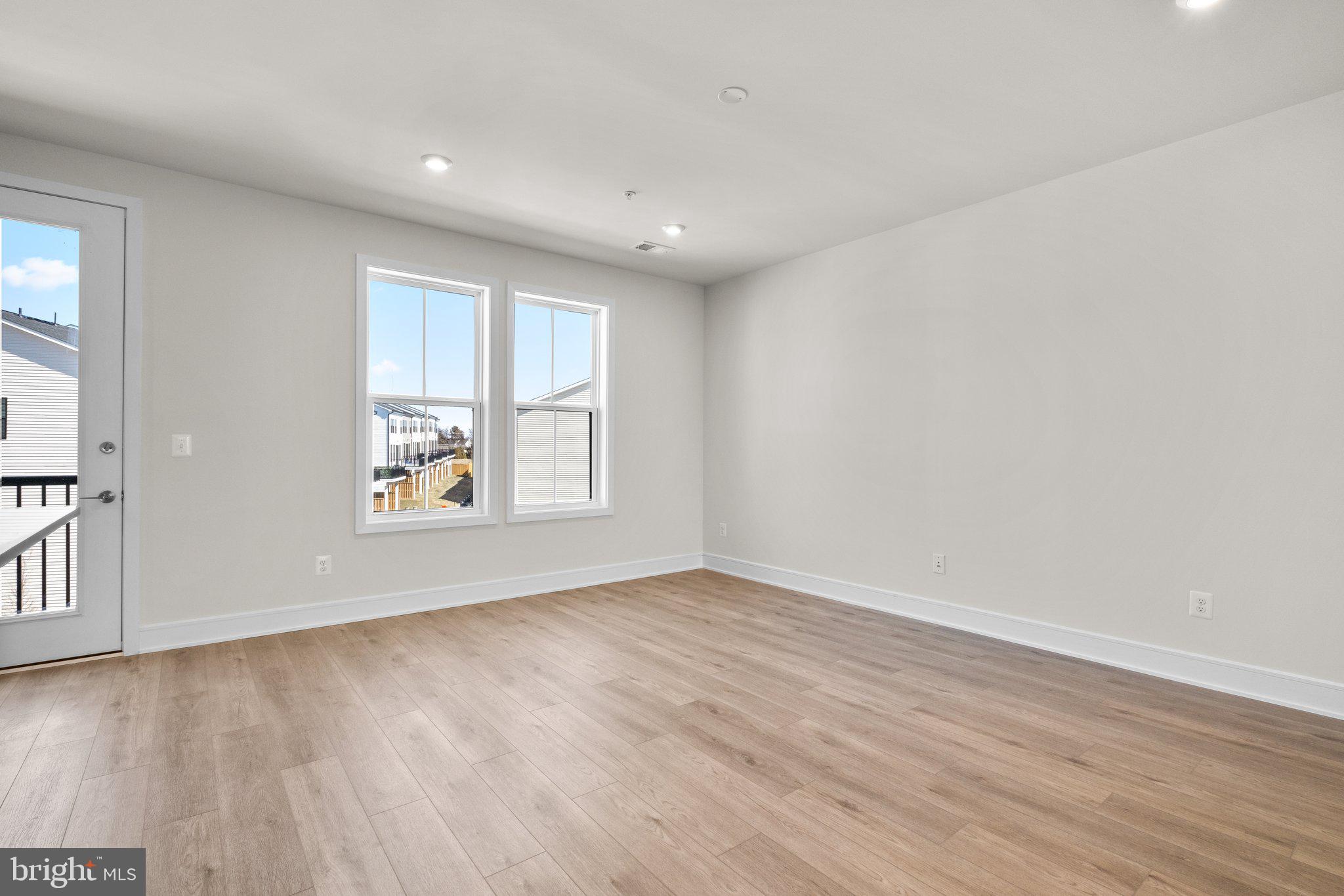 43324 Farringdon Sq