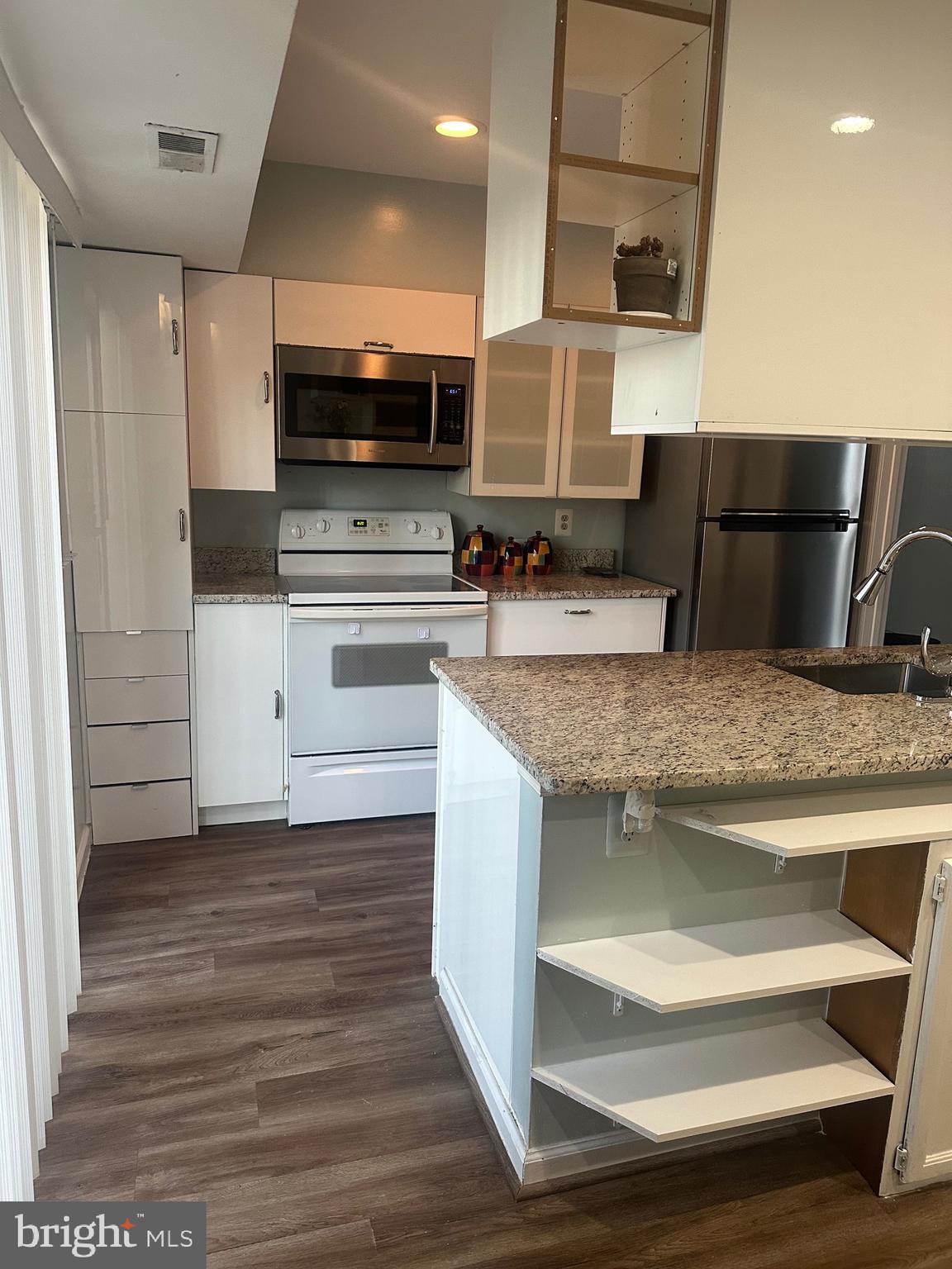 326 LANCASTER SQ #326