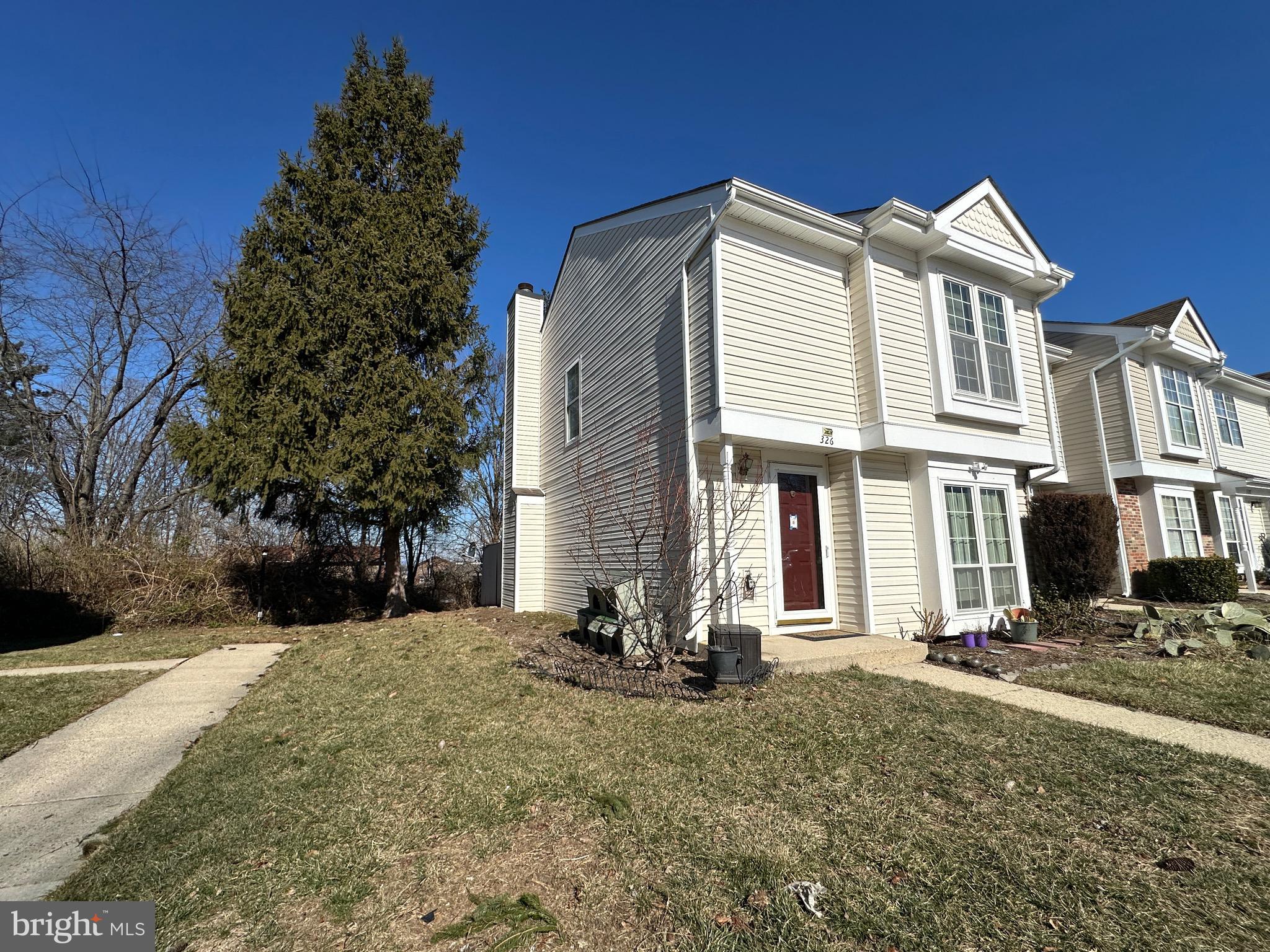 326 LANCASTER SQ #326
