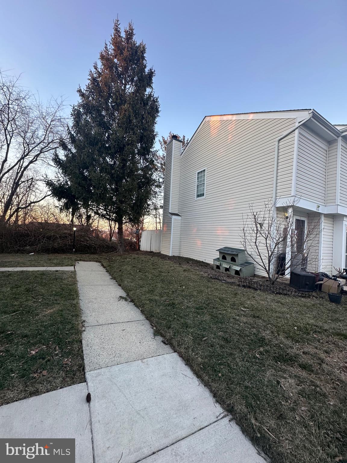 326 LANCASTER SQ #326