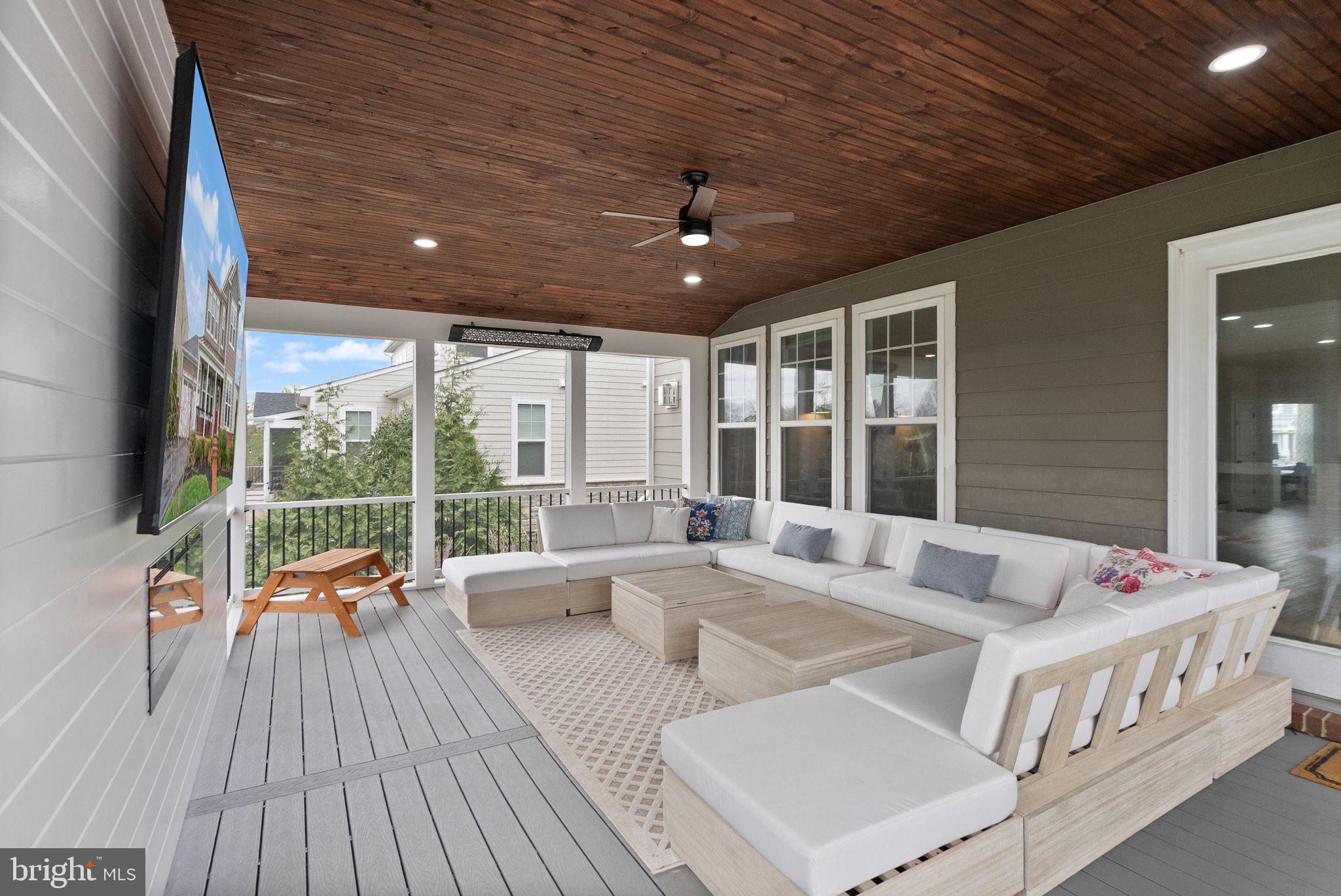 1004 Akan St SE