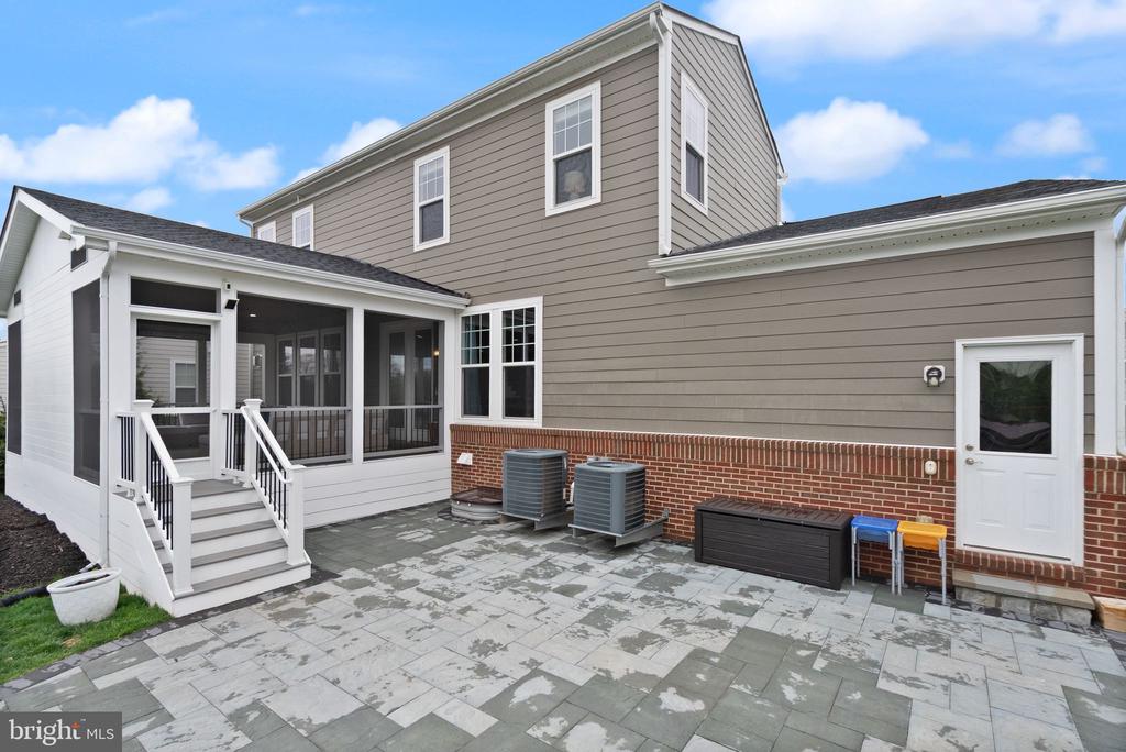 1004 Akan St SE