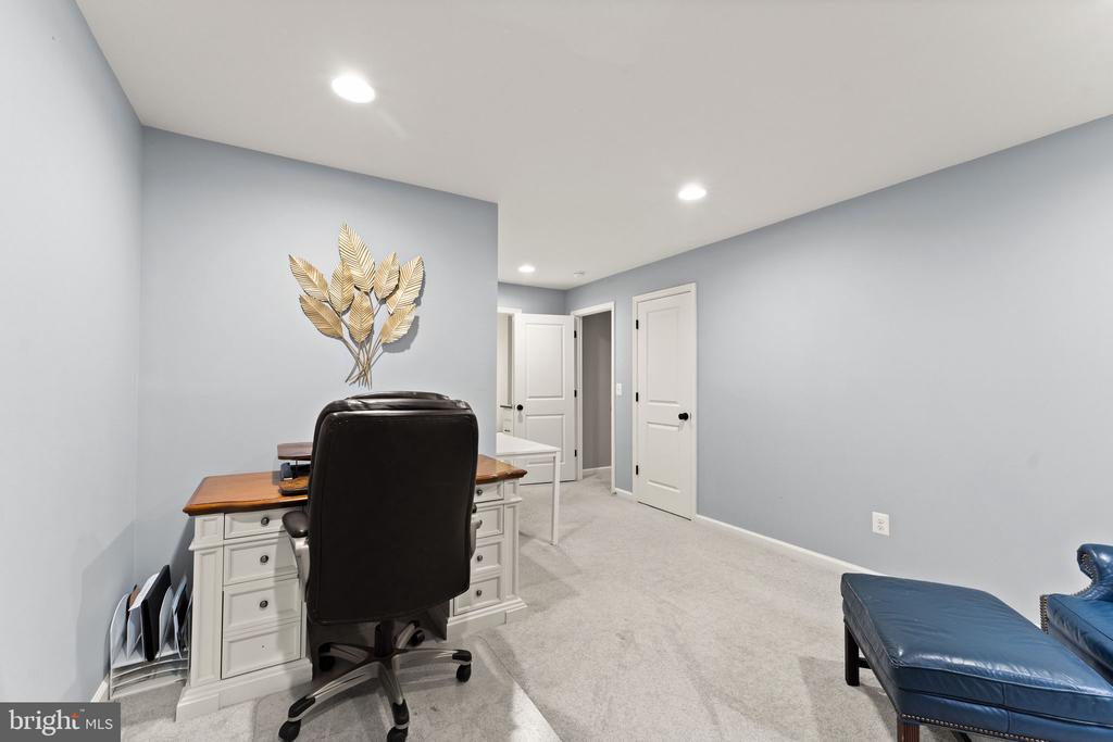 1004 Akan St SE