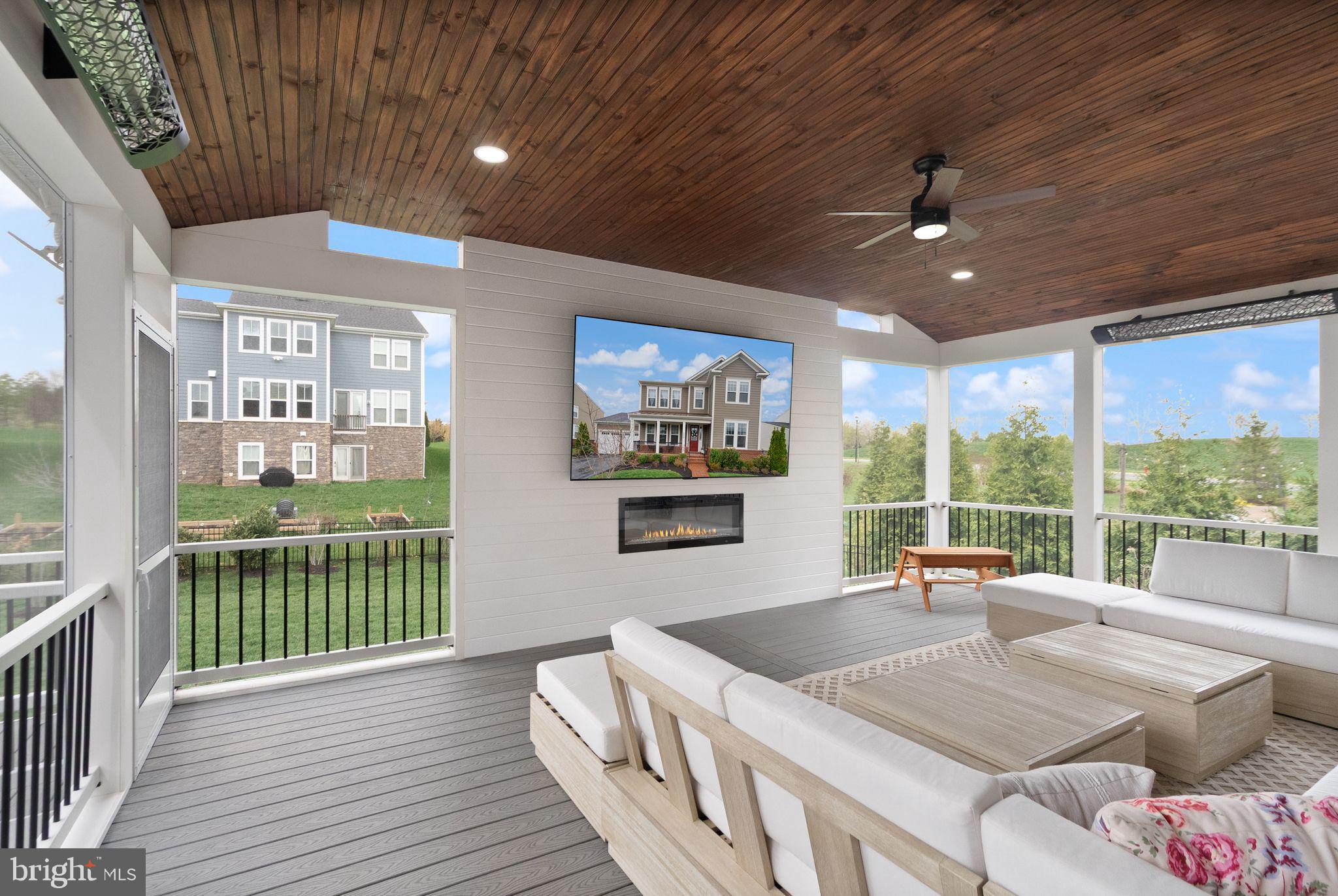 1004 Akan St SE