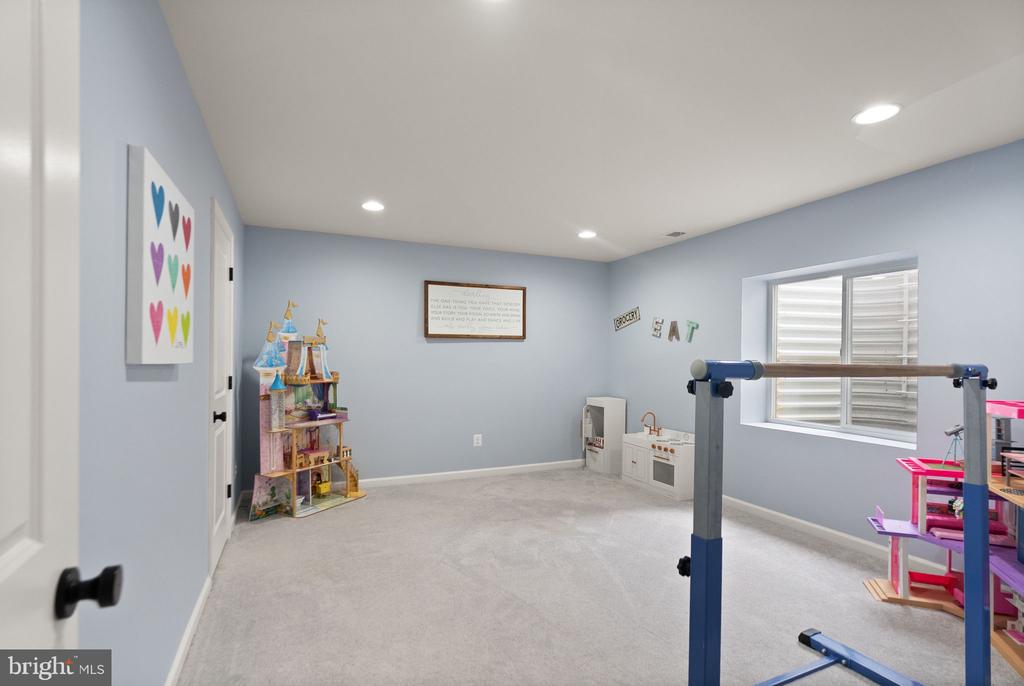 1004 Akan St SE