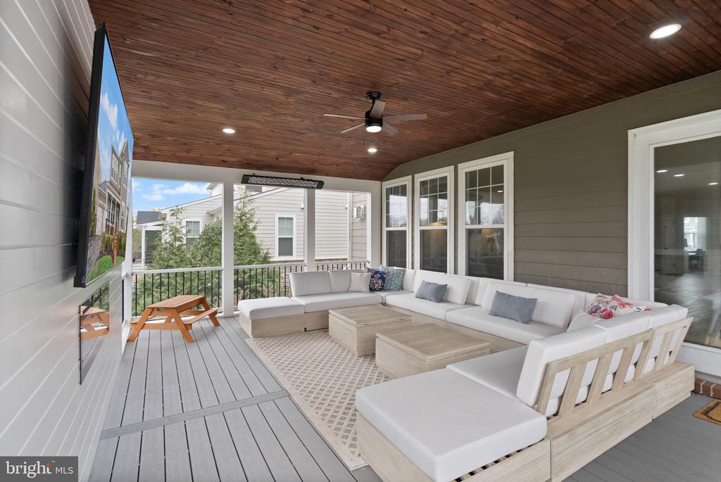 1004 Akan St SE