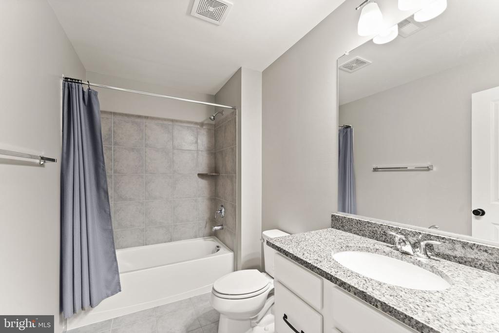 1004 Akan St SE