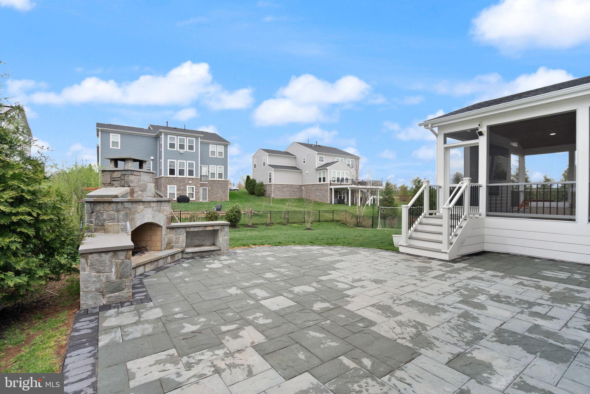 1004 Akan St SE