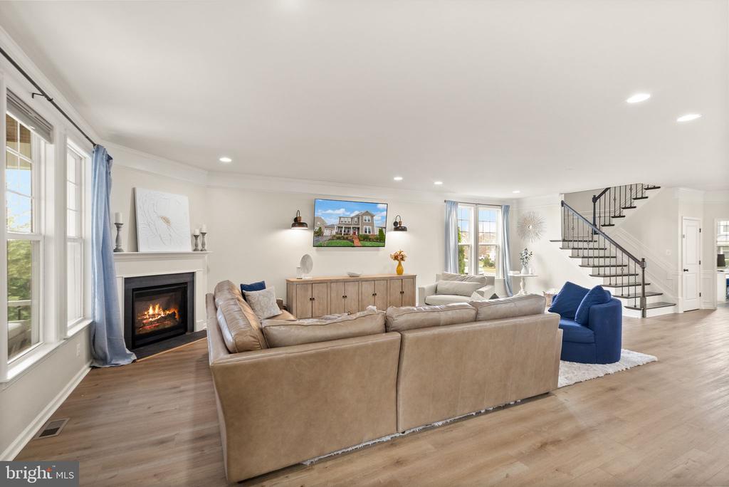 1004 Akan St SE
