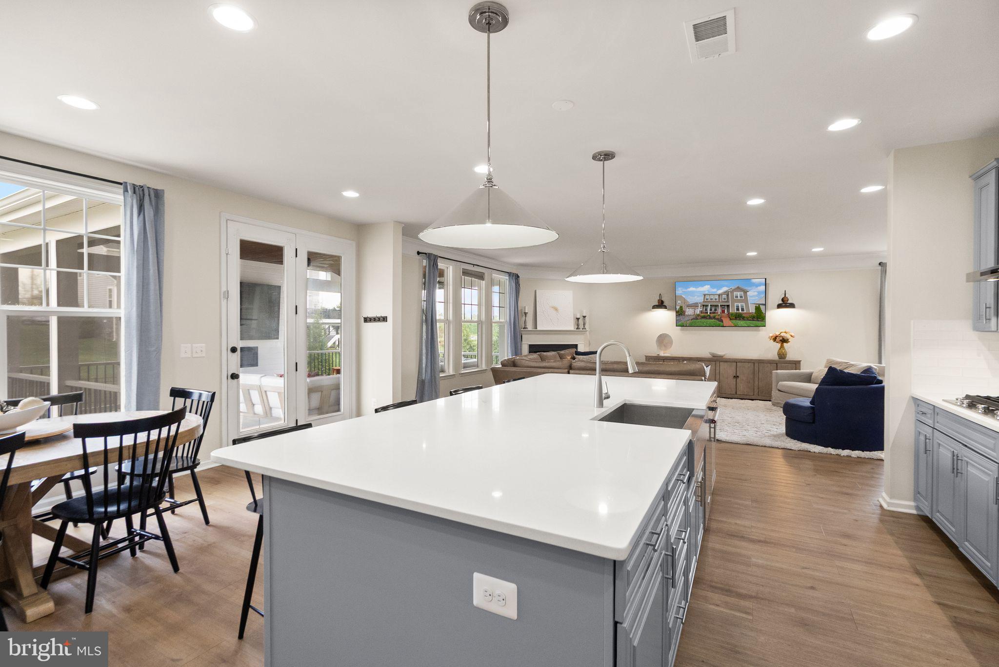 1004 Akan St SE