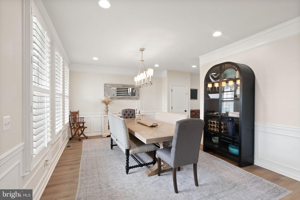 1004 Akan St SE