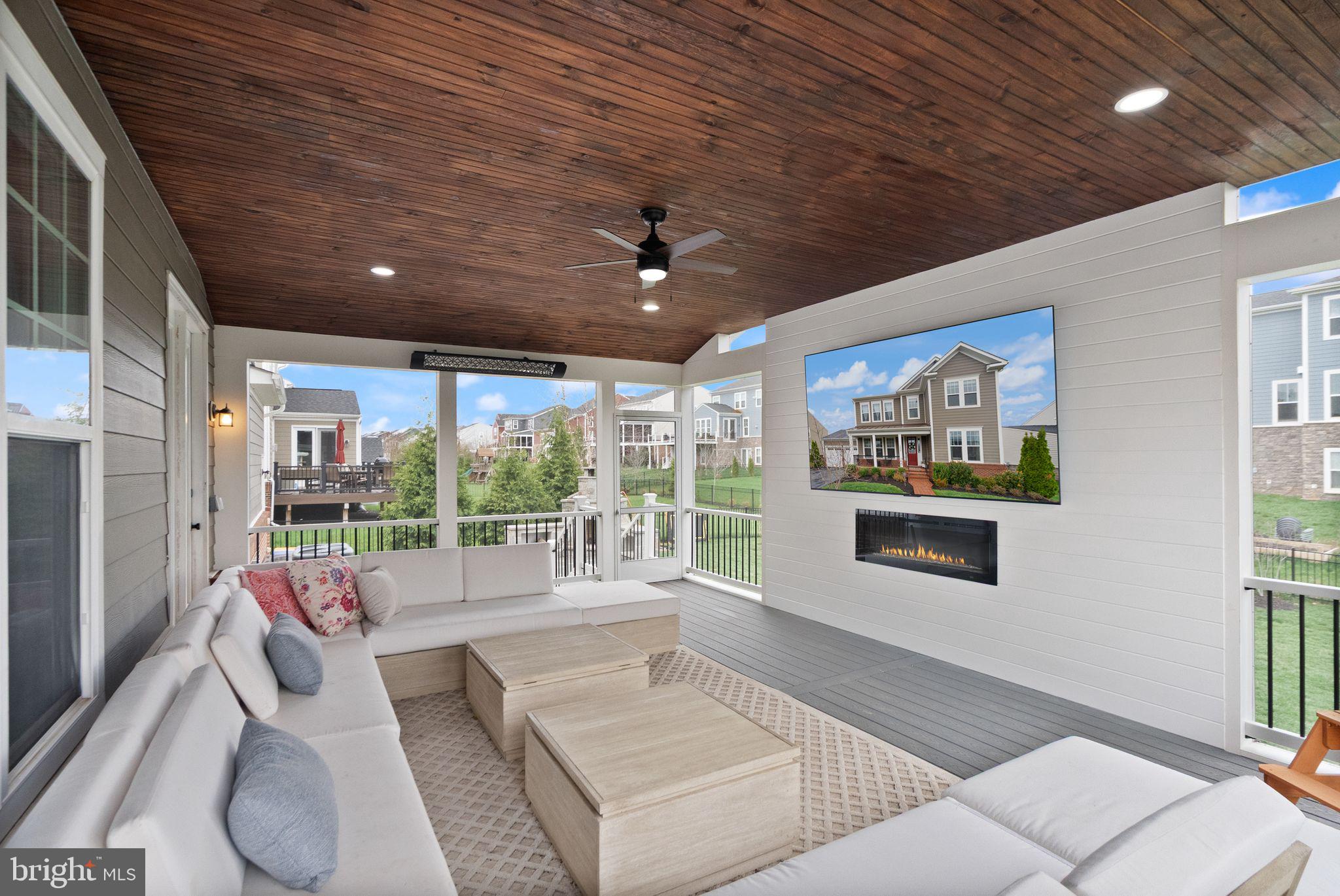 1004 Akan St SE