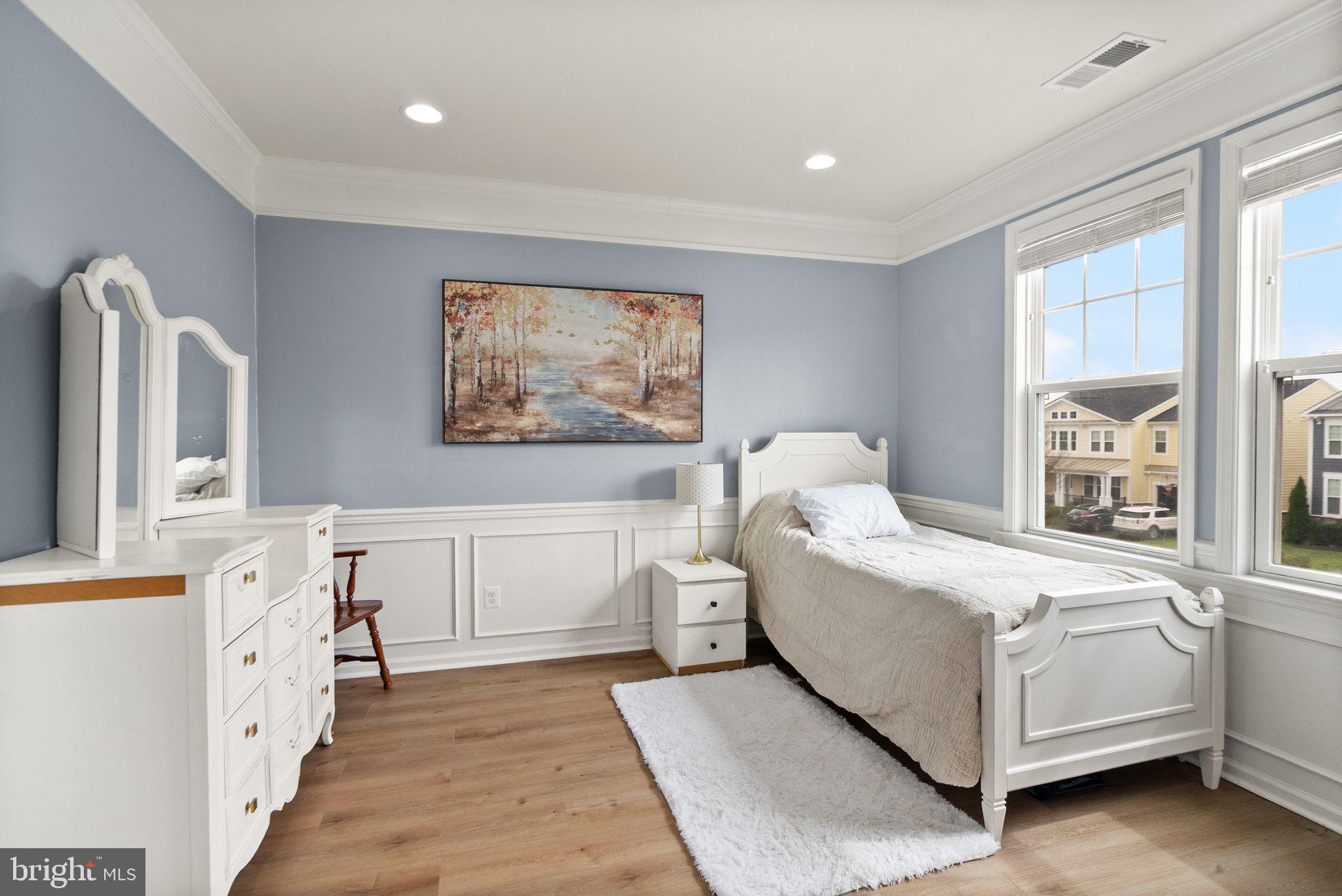 1004 Akan St SE