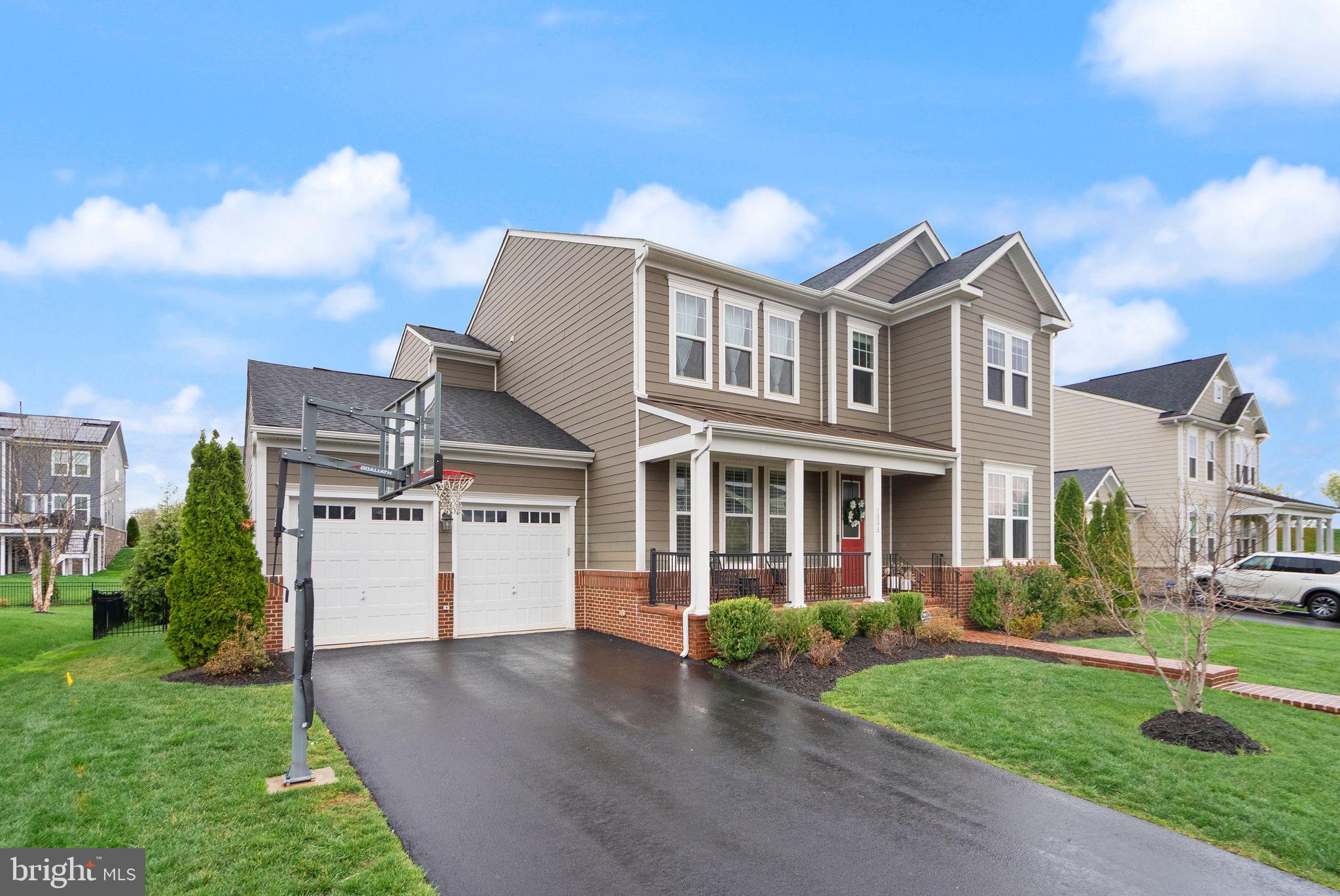 1004 Akan St SE