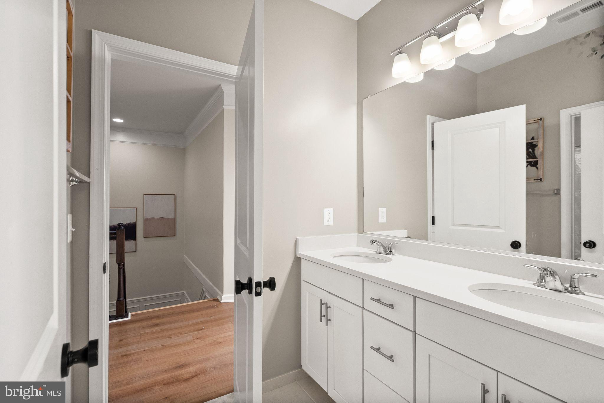 1004 Akan St SE