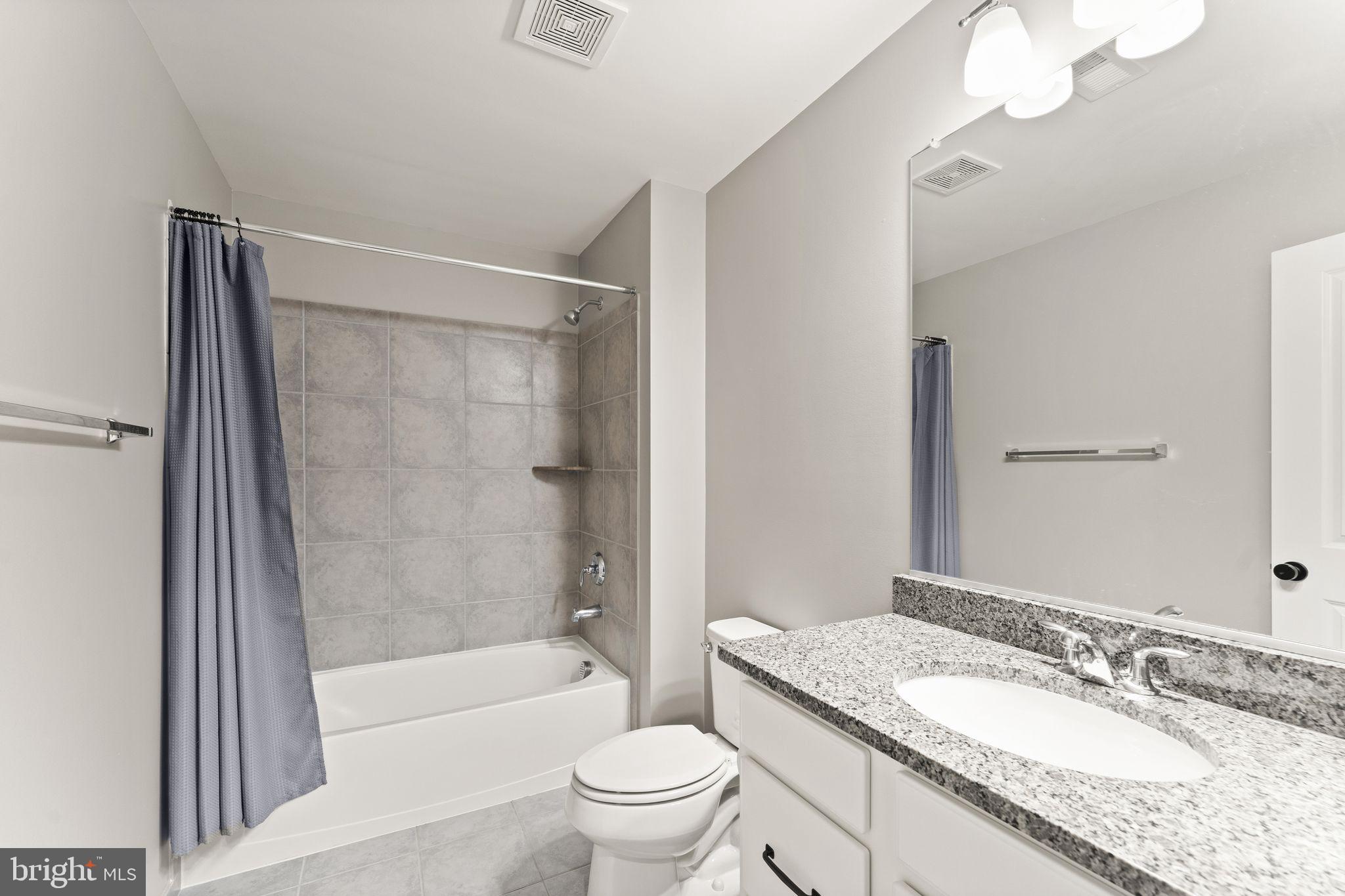 1004 Akan St SE