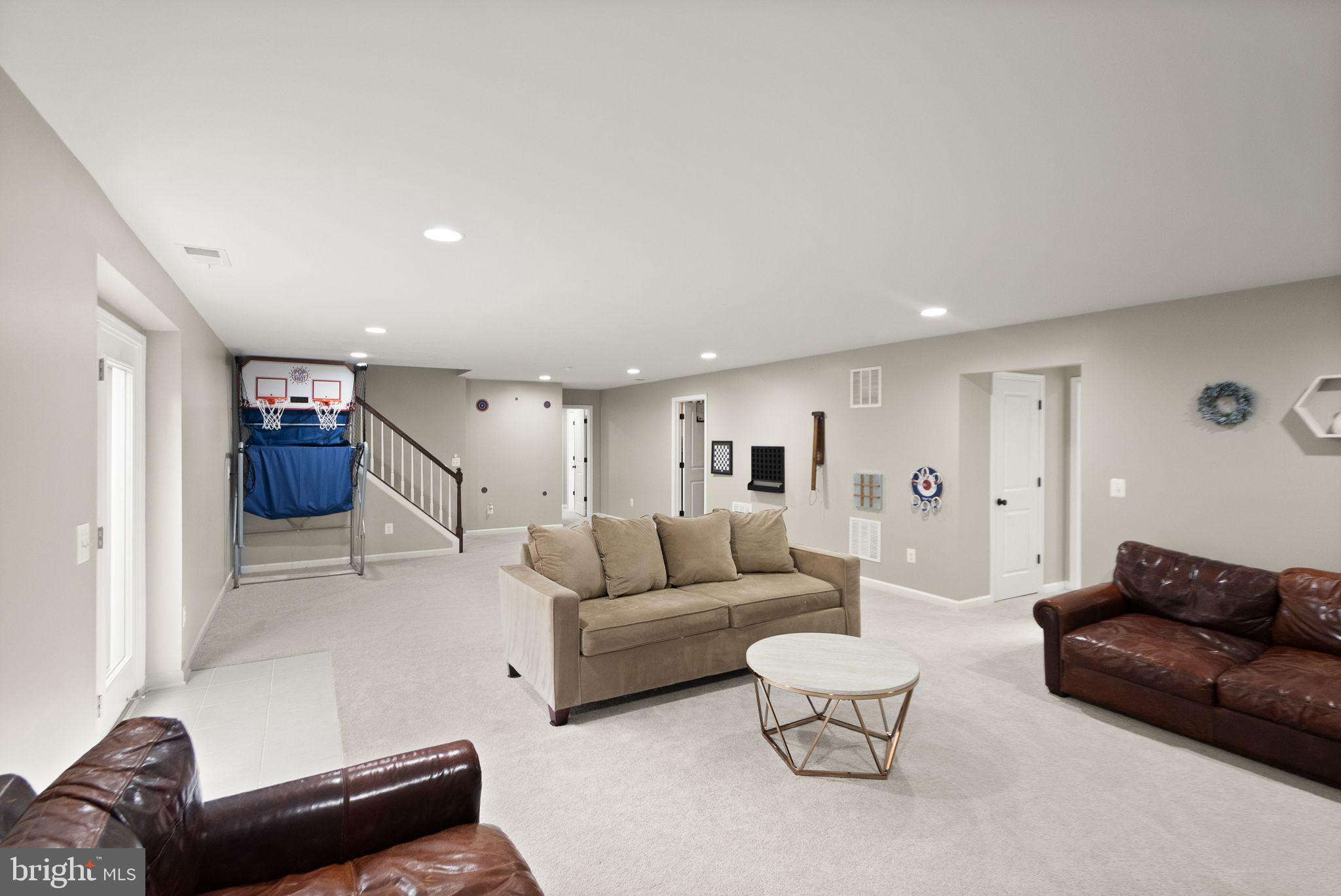 1004 Akan St SE