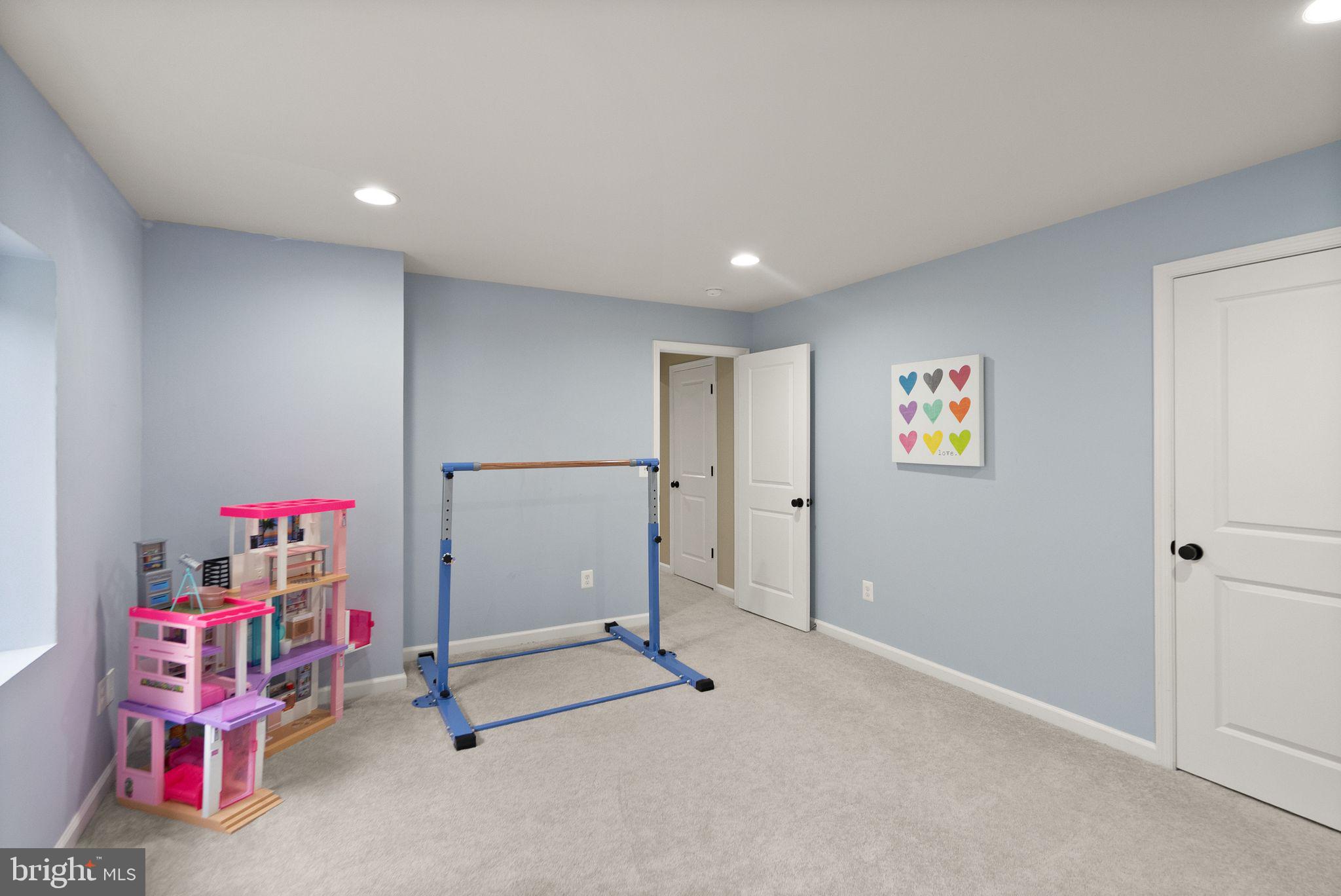 1004 Akan St SE