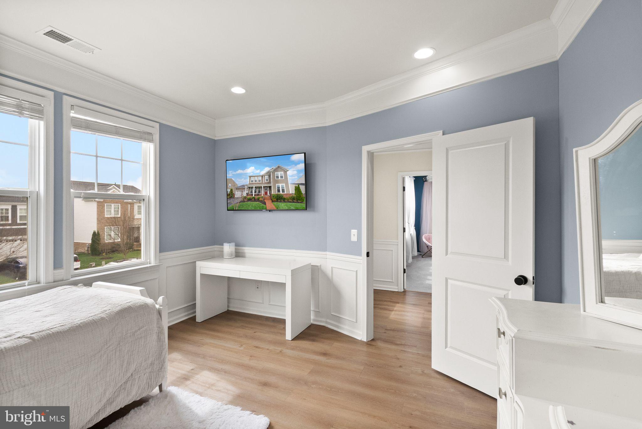 1004 Akan St SE