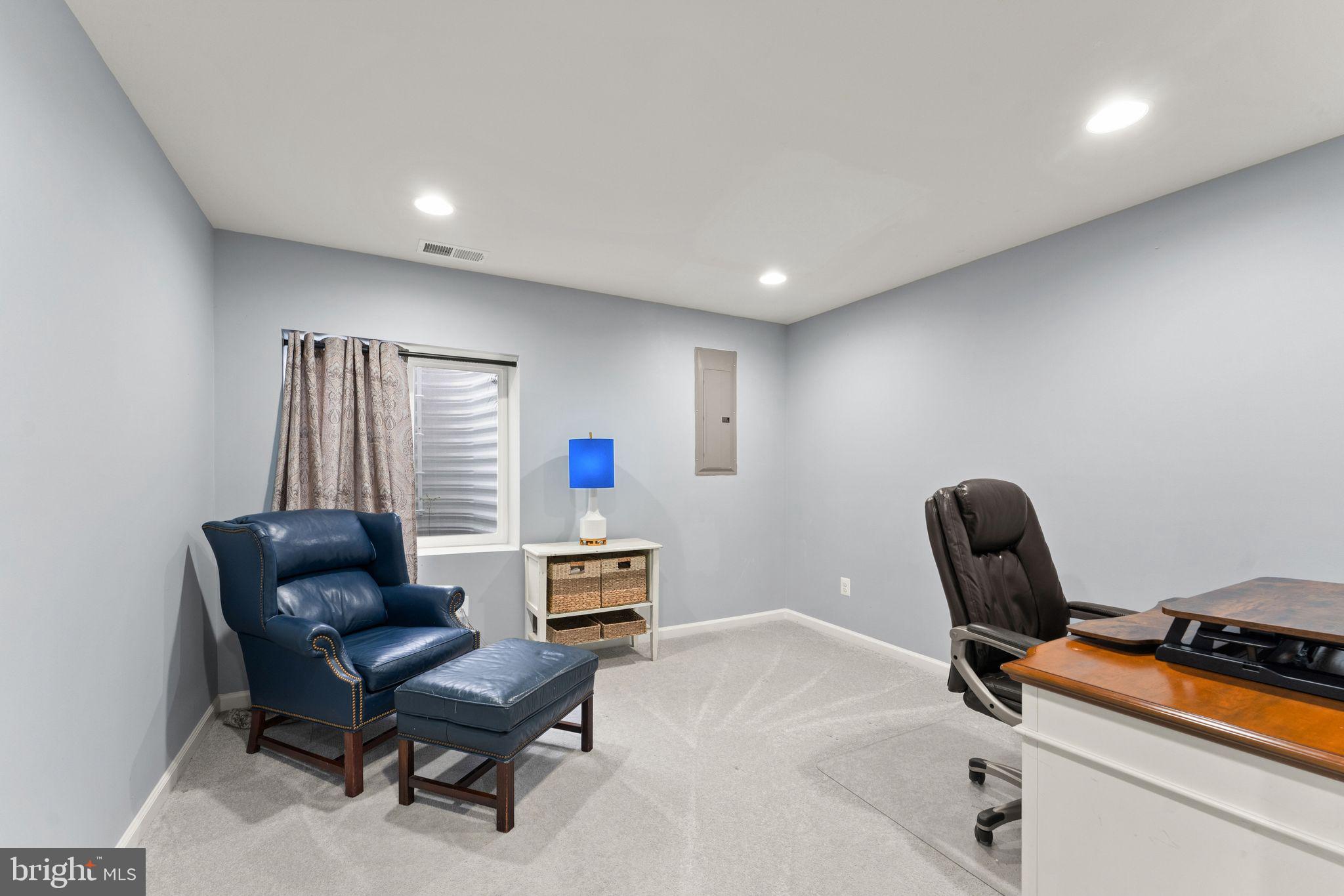 1004 Akan St SE
