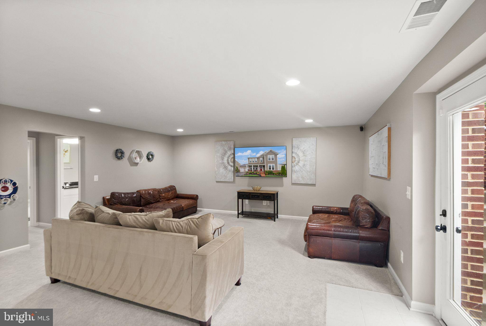 1004 Akan St SE