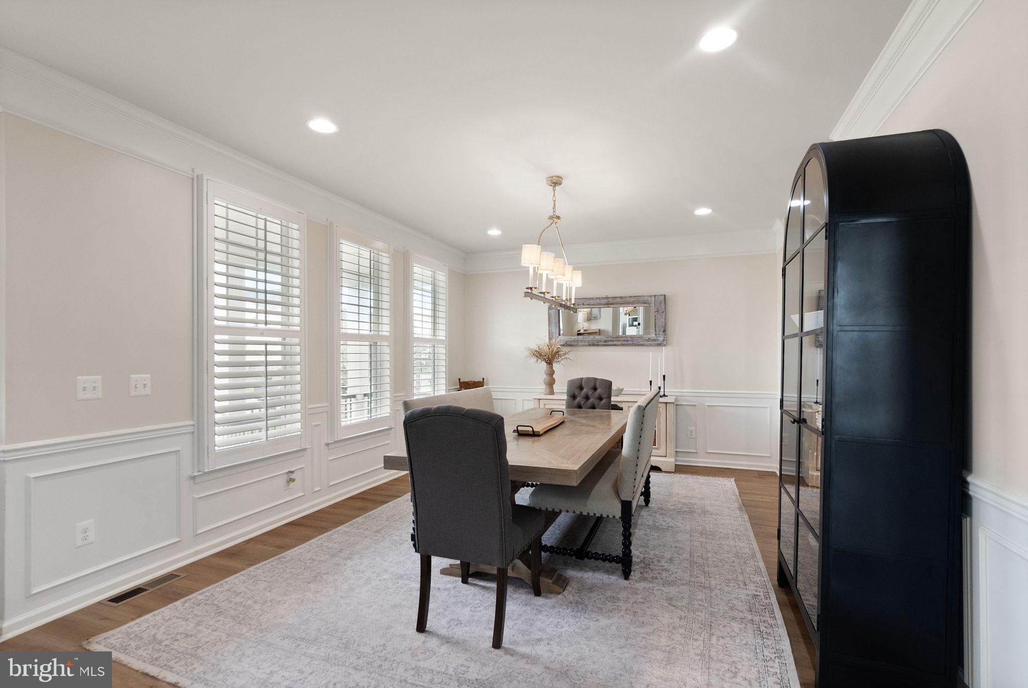 1004 Akan St SE