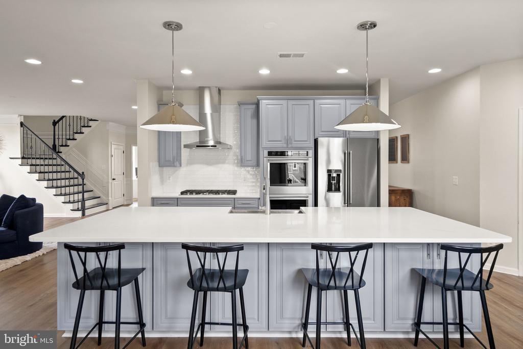 1004 Akan St SE