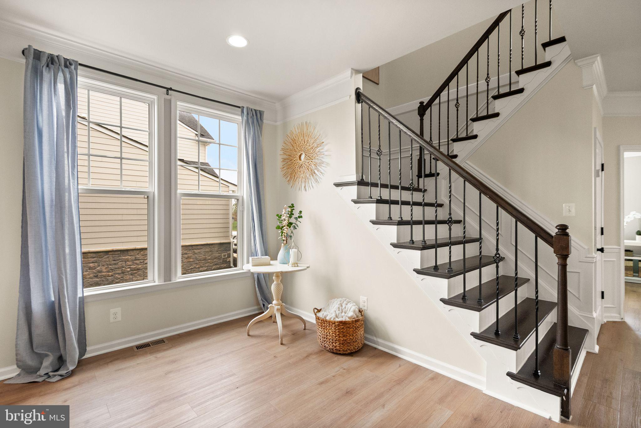 1004 Akan St SE