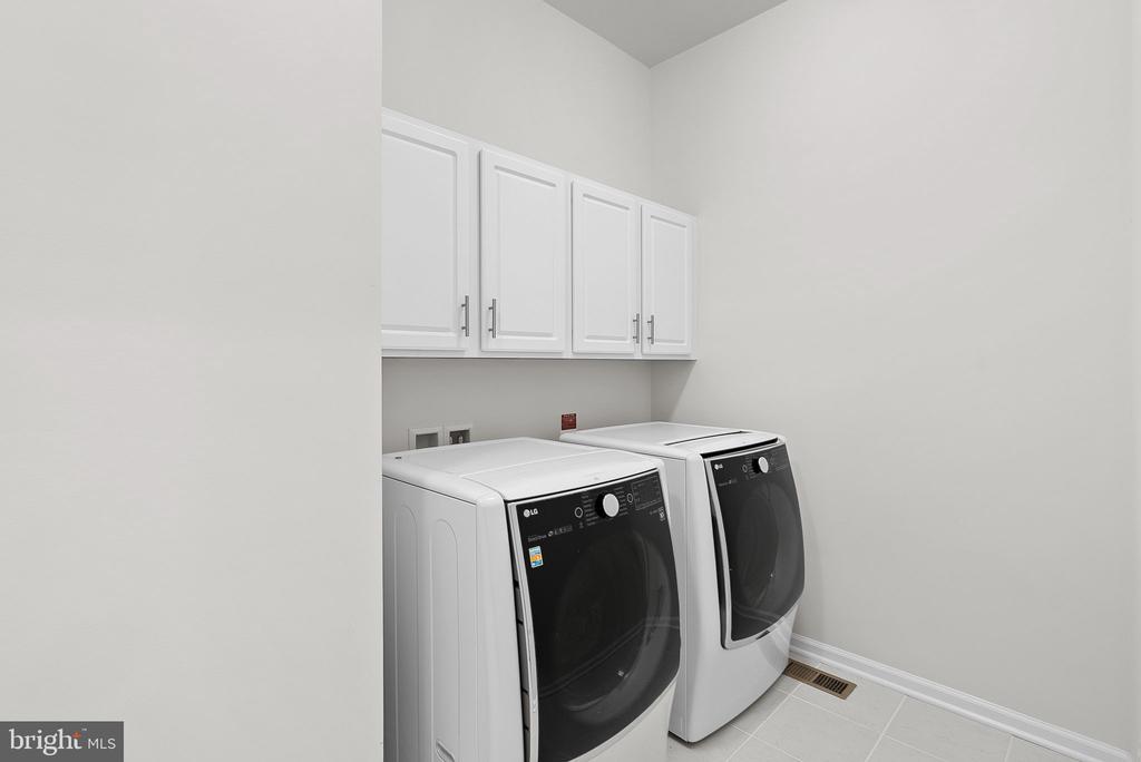 1013 Akan St SE