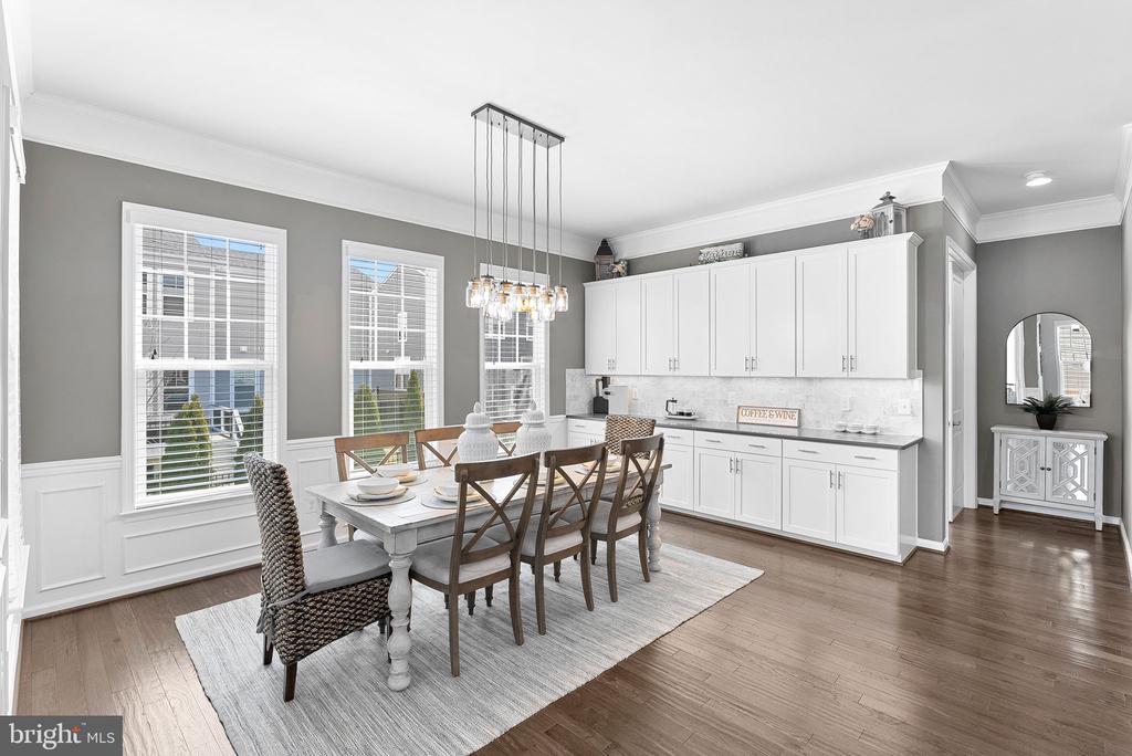 1013 Akan St SE