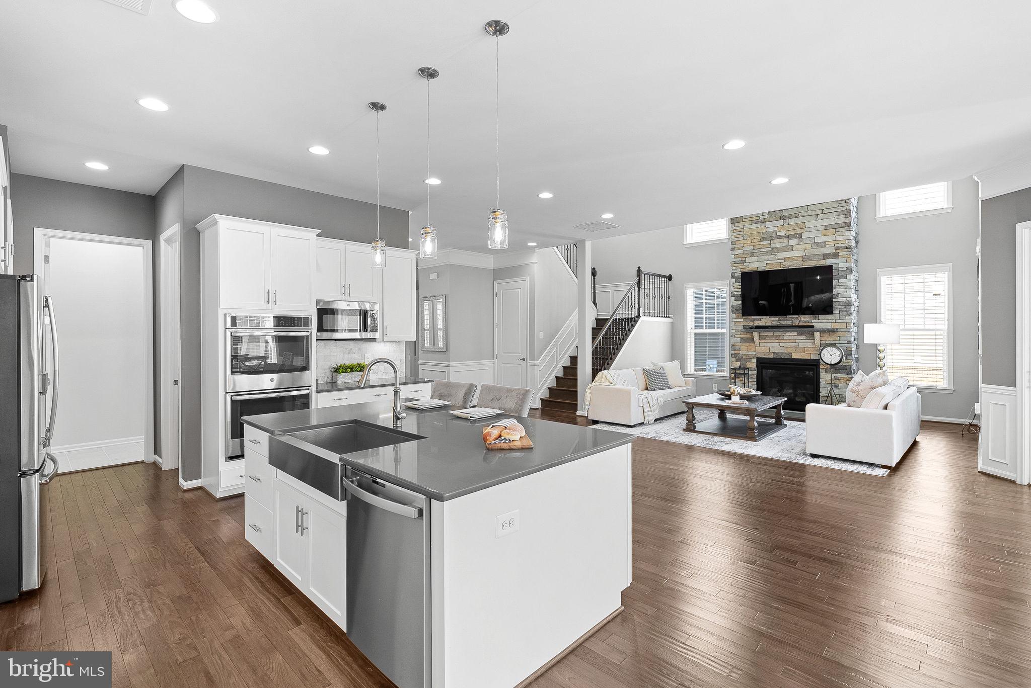 1013 Akan St SE
