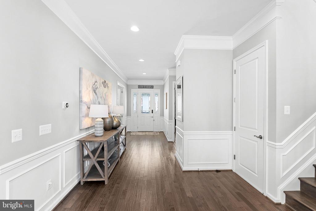 1013 Akan St SE