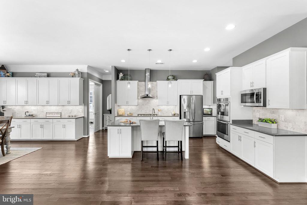 1013 Akan St SE