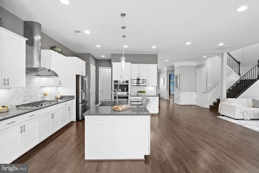 1013 Akan St SE