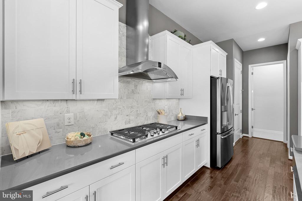1013 Akan St SE