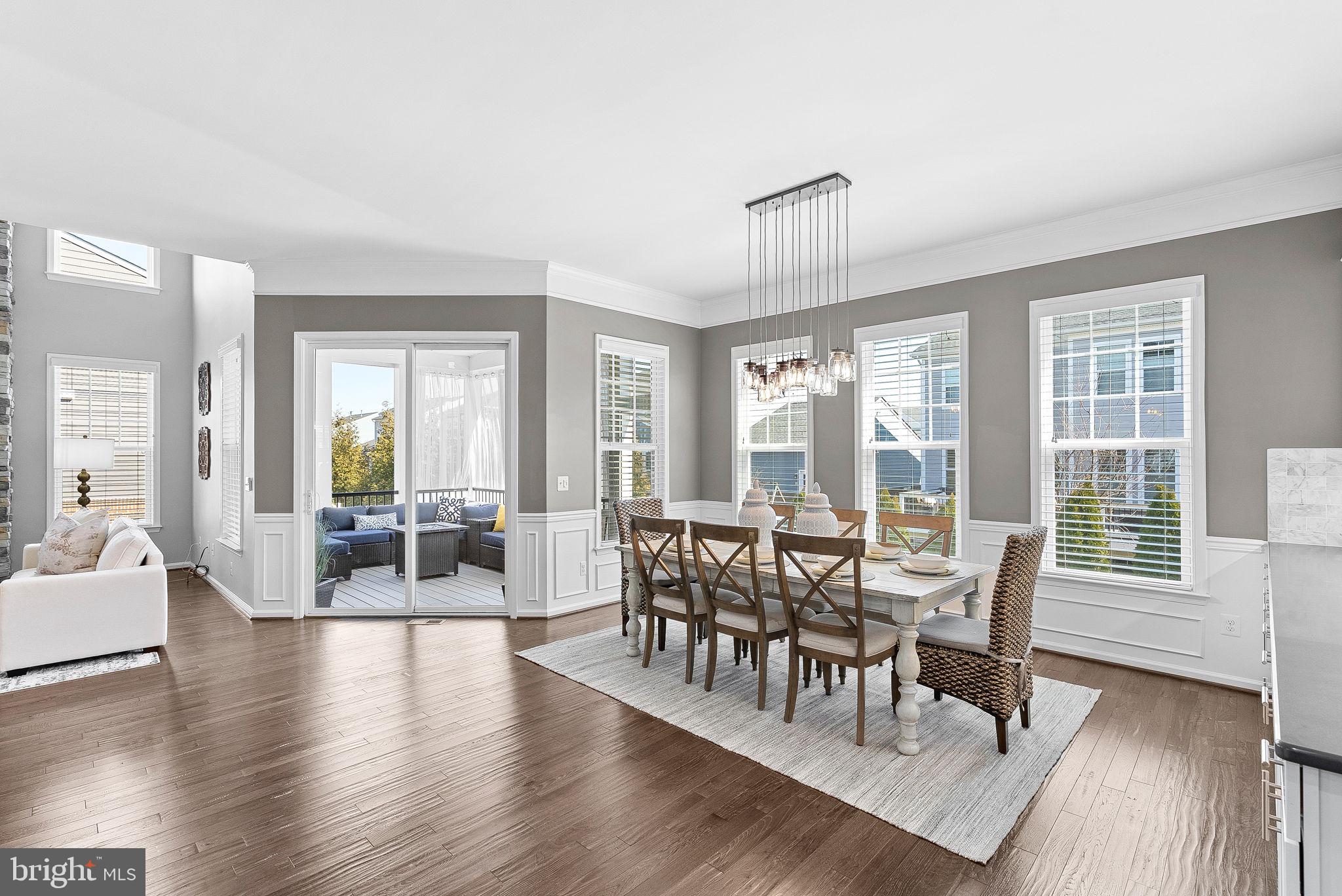 1013 Akan St SE