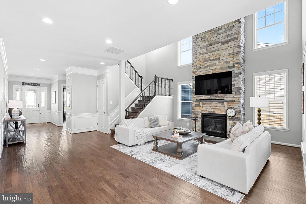 1013 Akan St SE