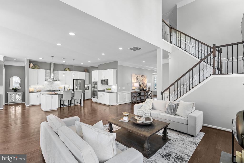 1013 Akan St SE