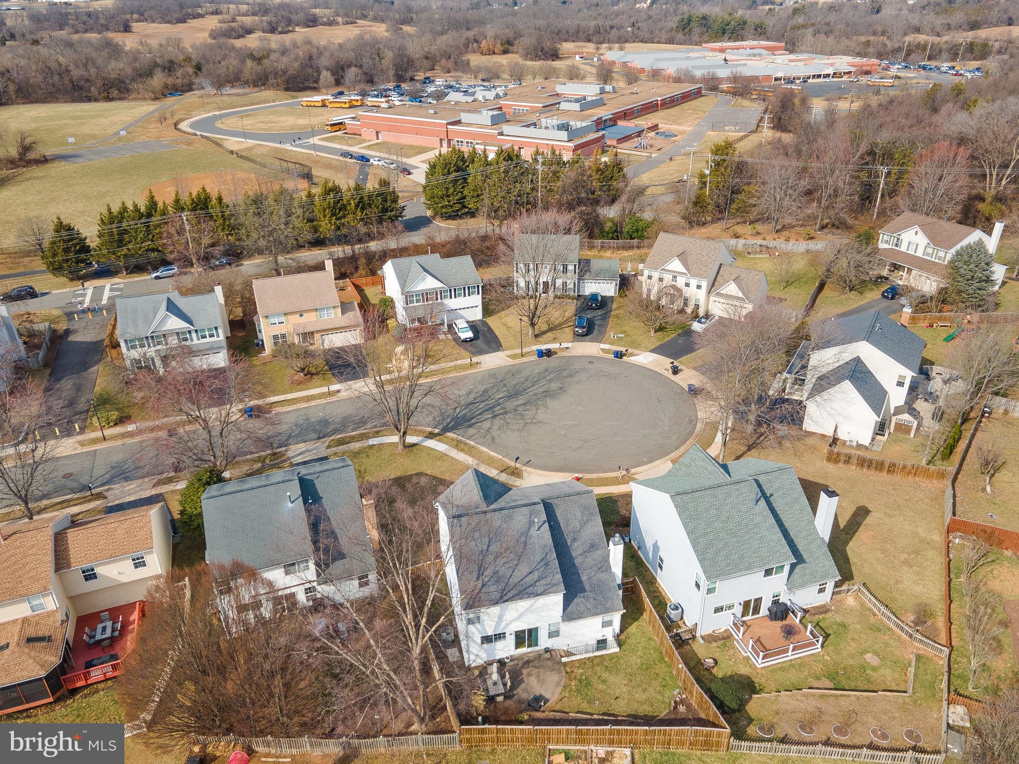 818 Bellview Ct NE
