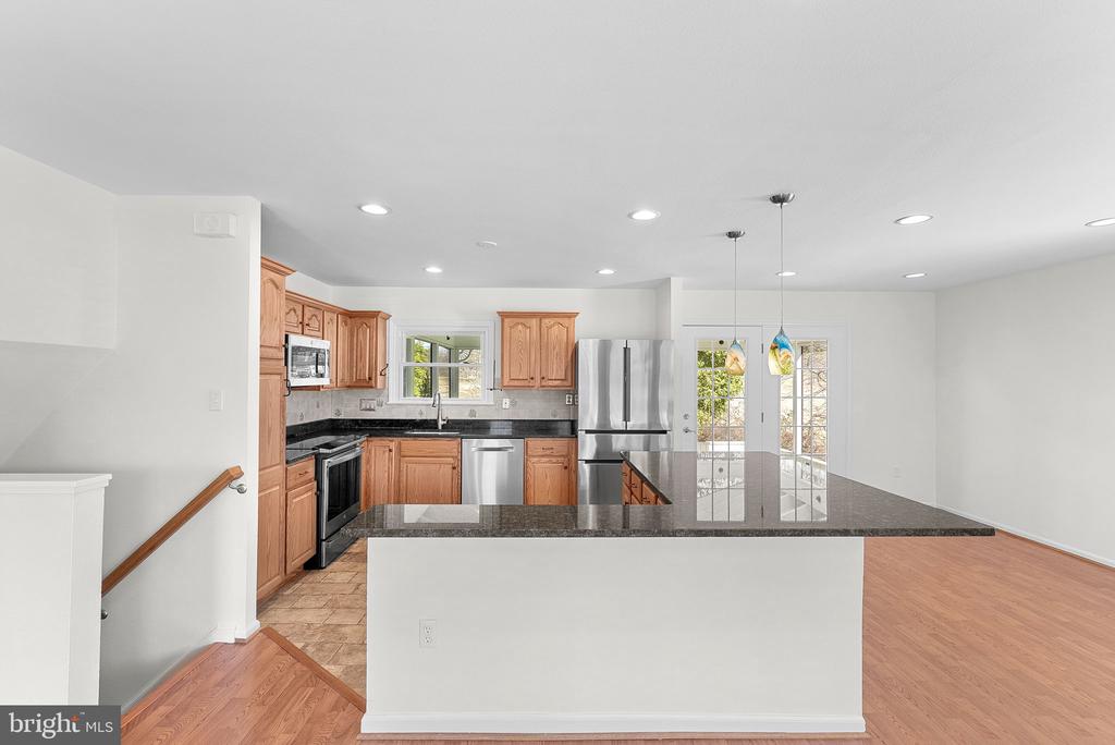 610 W Maple Ave W