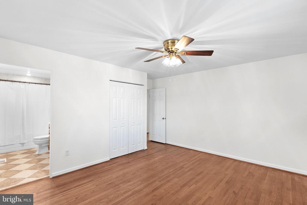 610 W Maple Ave W
